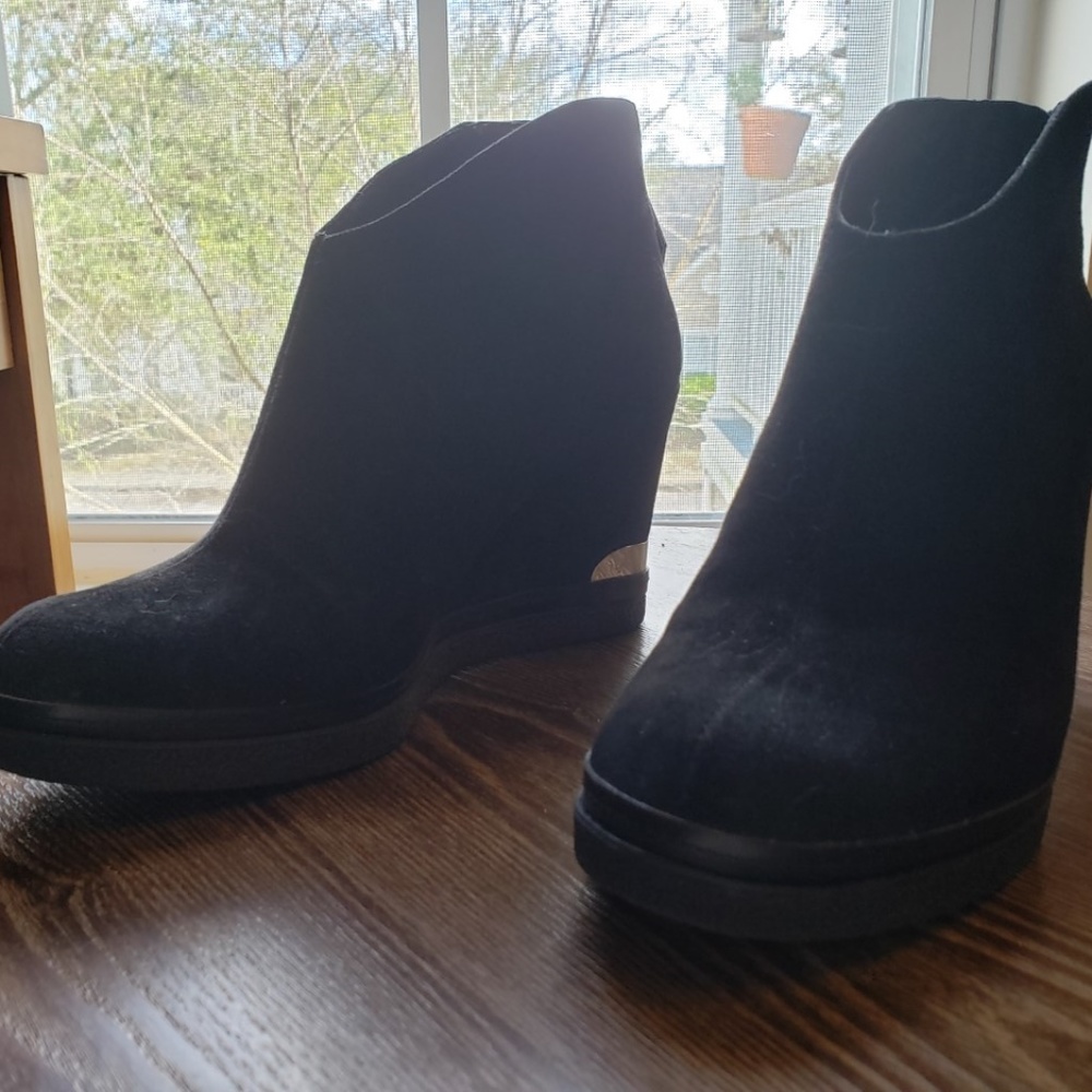Donald Pliner black suede wedge booties 7.5